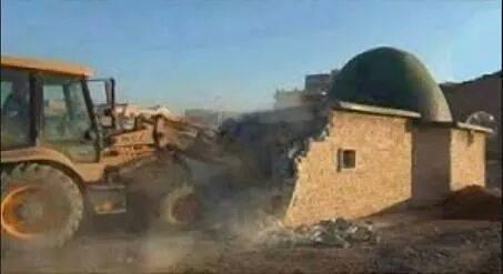 ArmY_Iq's tweet photo. قبر المؤرخ ابن الاثير عمره اكثر من الف سنه في الموصل تم تهديمه  من قبل ارهابيي داعش http://t.co/fsxUFE2LV2