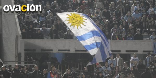 ovacionuy's tweet photo. 38' ¡GOL URUGUAYO! Centro de Cavani y el cabezazo de Suárez pone en ventaja a #URU.
#URUvsENG http://t.co/jHaslwyasq