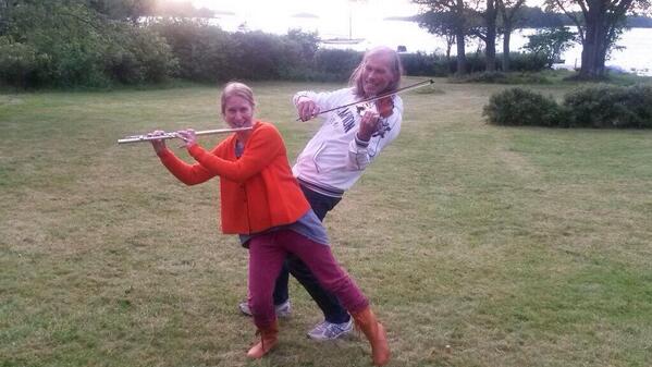 Folkvisekollektivet "Tant Anders &amp; väninnan" generalrepar inför midsommar. (Helt sjukt att kalla fiolen för väninnan)