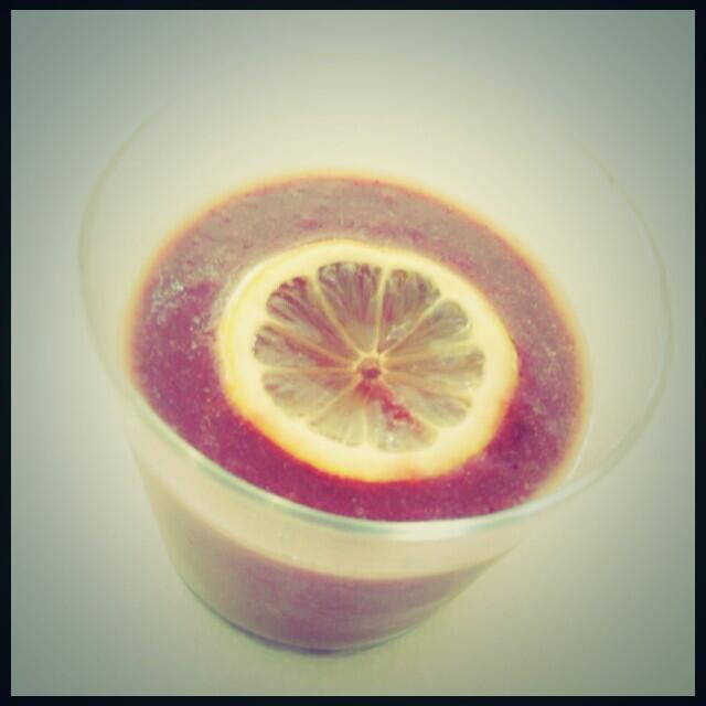 おはよう( &acute; ▽ ` )ﾉサッカー日本戦見る為に早起き。スムージー飲みながらテレビの前にスタンバイ中。蜂蜜の分量間違えて甘過ぎた&hellip;(￣ー￣) http://t.co/c1ifQFyBEn