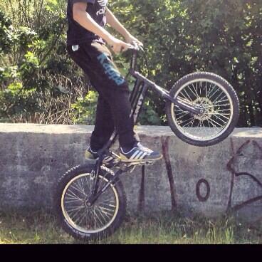 abrambeta's tweet image. Buenas noches #biketrial #monty