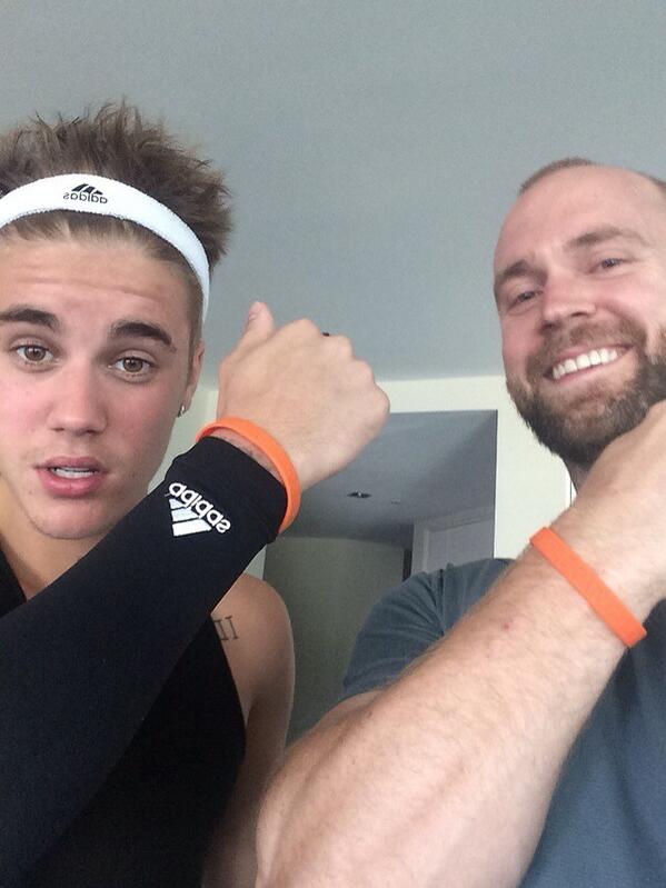 biiebervocals's tweet photo. Justin looks so good and fresh http://t.co/mm04a3BHvA