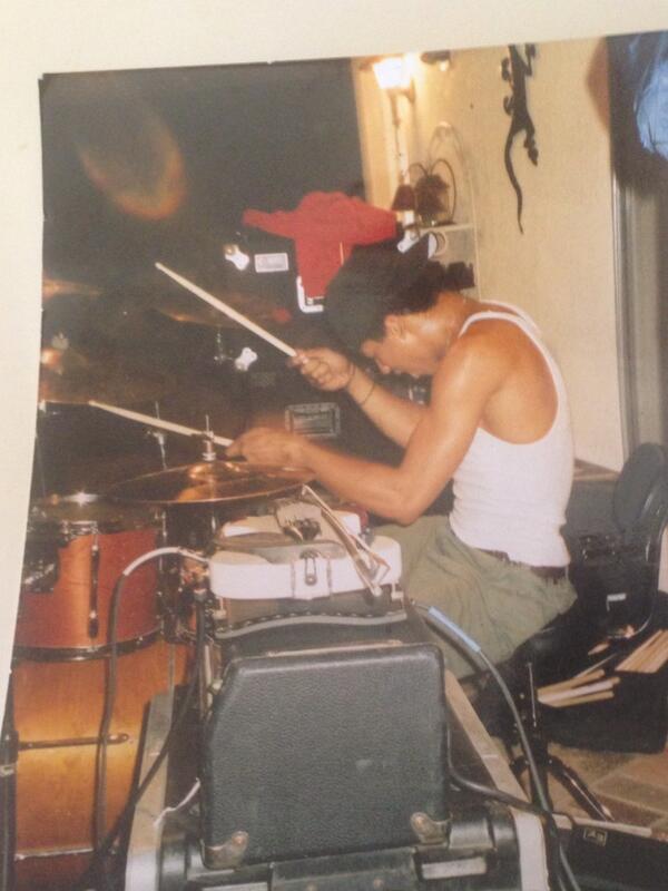 Longineu's tweet photo. #throwbackthursday '97 '98 I think? #orangekit #nosleeves #houseparty hahahahah http://t.co/vuQkMTqgVC