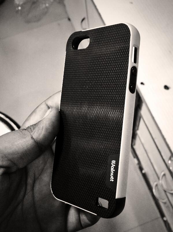 sjulian147's tweet photo. A new #Walnutt #iPhoneCase, looks amazing. Feels even better! http://t.co/9Xnuv0DWNA