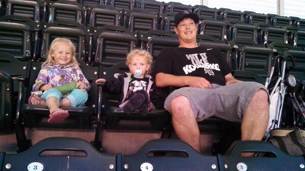 Thaddeus__James's tweet photo. Got a couple first timers here. Waited out the rain, hoping for a @whitesox win #chicagofanphoto http://t.co/FoI15CxkrK