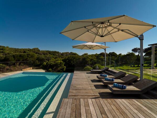 OutdoorEAus's tweet image. these #eclpse umbrellas are rated to take 50kmph winds