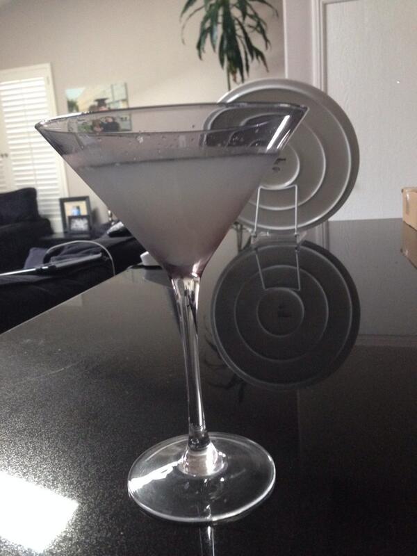 moviesnme's tweet image. It's national Martini Day! #haveone #awesomeness