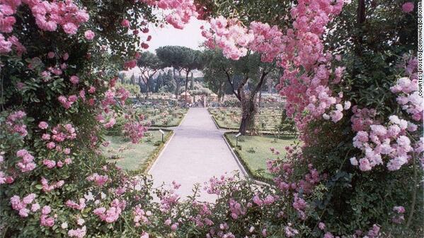 cnni's tweet photo. Need a break? Here are 13 the world’s most beautiful gardens: http://t.co/GdZtz1AUX0 http://t.co/ZIpAawdJ23