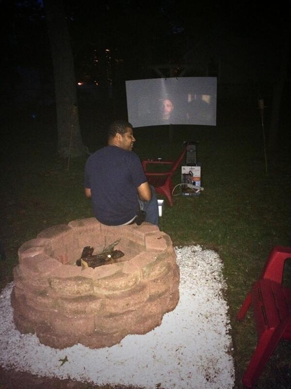 AG2215's tweet image. Sooo sick. Movie night around the fire pit in the backyard 🎥 #projectorstyle #familytime #albertosagenius
