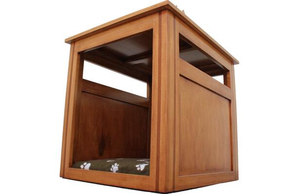 NickJonesDesign's tweet image. This end table's top features an inlay of the owner’s dog’s actual paw print.