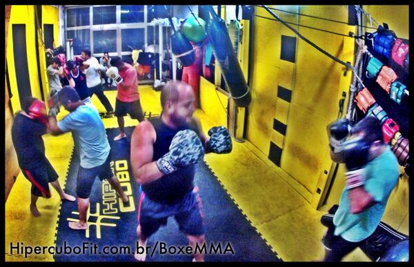 HIPERCUBO1's tweet photo. #BoxeMMA é aqui no #Hipercubo do professor @Maktubdourado, confere la! http://t.co/GI9hVWE0T1 terç, quint e sext 20h http://t.co/cpBFe4mA1H