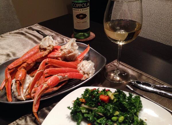 JoySimone5's tweet photo. Fantastic summer dinner with @MWSim192... Crab legs, kale salad, and pinot grigio, oh my! #hiltonheadinphx http://t.co/g1p6wAusM0