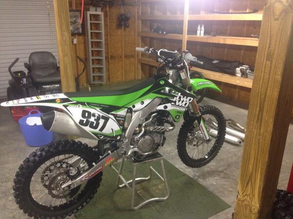 Love these new graphics.  How bout a retweet <a href="/CRtwotwo/">Chad Reed</a>.  <a href="/factoryeffex/">Factory Effex</a> <a href="/DiscountTire/">Discount Tire</a>