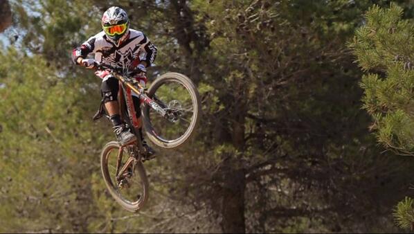VitalMTB's tweet photo. Check out this product of parenting done right! #mtb @fenasosa @alexorbann @Ridingspirit_ http://t.co/sWmU04QRuv http://t.co/H6ID4qUiHi