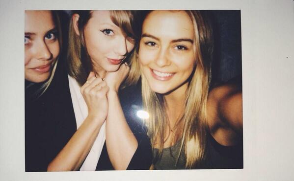 TaySwiftzlcs's tweet image. Aw!!!! She&apos;s so cute, can I eat you???