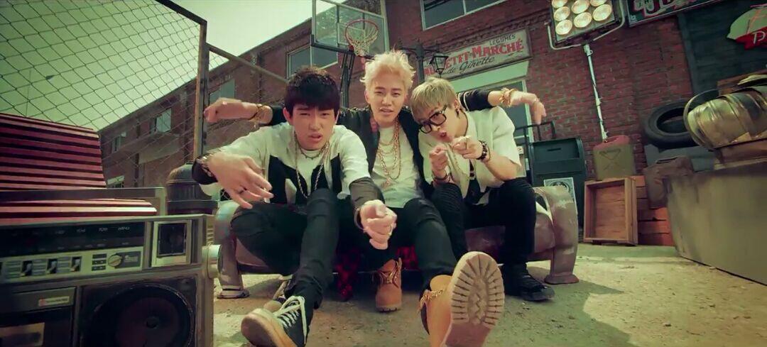 BqjLIpECAAAJyhW.jpg:large