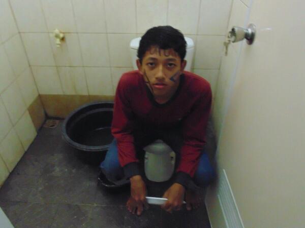 TheOfficialOf94's tweet photo. Cio dah jauh jauh dari batan ke puri cuman numpang BAB, dafukk-__- http://t.co/Tc76N8inAI