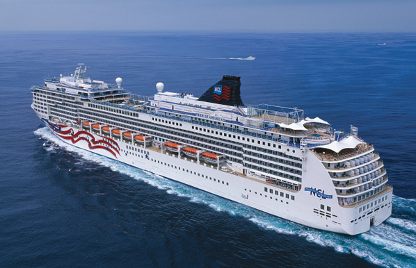 CruiseNorwegian's tweet image. Pride of America sails to and from #Hawaii year-round! When are you going? shout.lt/v6SP