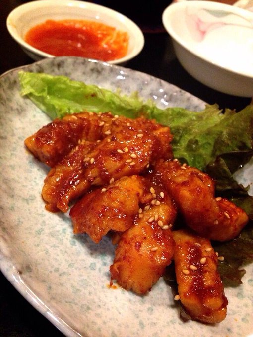 妹が上海から帰国中なので、久々に家族4人でご飯( &acute; ▽ ` )ﾉ最近見つけたお気に入りの韓国料理屋さん。ここのポッサムとミノ美味しい〜♡ http://t.co/N0VgQvL9yj