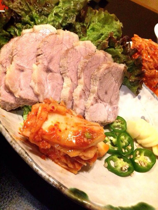 妹が上海から帰国中なので、久々に家族4人でご飯( &acute; ▽ ` )ﾉ最近見つけたお気に入りの韓国料理屋さん。ここのポッサムとミノ美味しい〜♡ http://t.co/N0VgQvL9yj