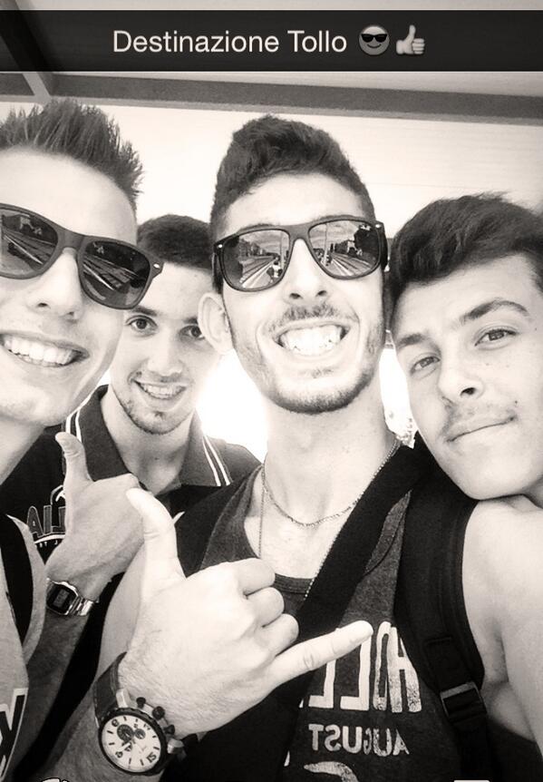 MazzoneTiziano's tweet photo. Due giorni di riposo finalmente!! Destinazione #Tollo 😁 with @Gian__9 @11Cavuto 😎☀️ http://t.co/zqp64wFWI2