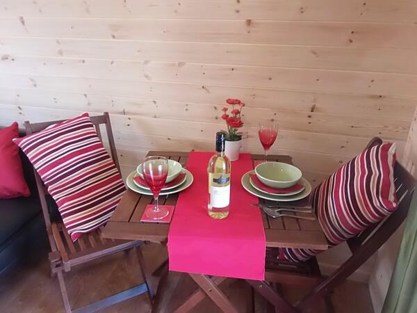THELOGPOD's tweet photo. inside the new family pod http://t.co/2eNrxI0HSm