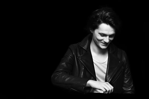 ajtappia's tweet photo. Smiley @GeorgeWebster by us for @thegentsjournal ,styled by @HollyMacnaghten ! http://t.co/9HsbGIZEgH
