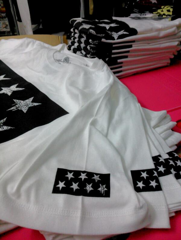 slumwear's tweet image. #MVDRID #BLACKFLAG. Disponibles todas las tallas en @triburbanashop. #SLVM