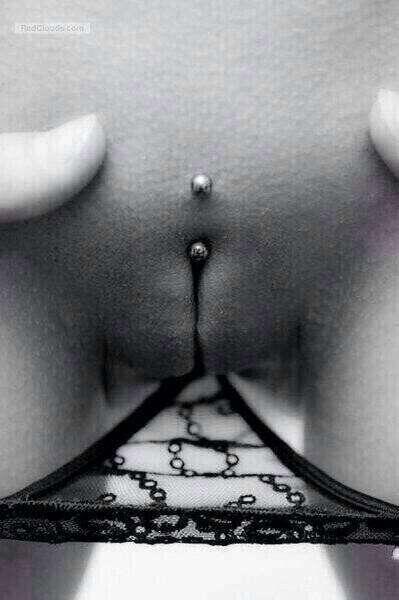 kylieasgdr's tweet photo. "@lukebasgdr: Il piercing di Kylie>>>>>>>>>>>>>> il mondo http://t.co/nZ3WIXyVTN" PERÒ HAI DETTO DI NON POSTARLA!!!
