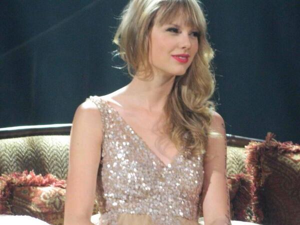 TaySwiftzlcs's tweet image. *beep beep* WARNING! Too much cuteness and cuteness overload😍🌚❤️💖