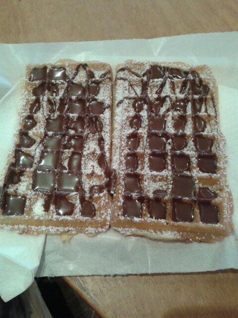 albicocca_f's tweet photo. mmmm delicioso waffle hecho por mi Juli.
#delicious #goodtime http://t.co/czyzExypxP