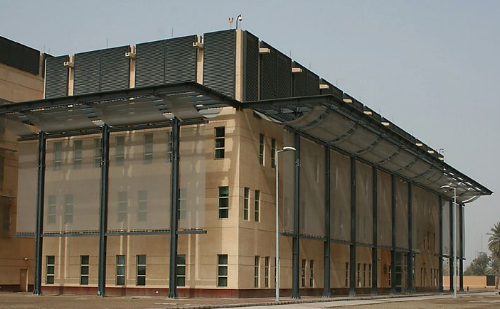 Uberarabic's tweet photo. أكبر سفارة في العالم هي السفارة الأمريكية بالعراق كلفت 750 مليون دولار وبها 16 ألف موظف وهي أكبر من دولة الفاتيكان! http://t.co/LQ89STmgHw