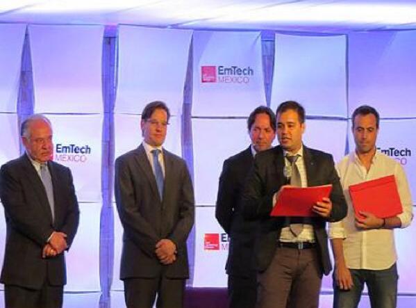 NPeppas's tweet photo. El Technology Review del MIT reconoció Rubén Morones @NanoBioRes innovador del año 2014 http://t.co/imxgXhPIff http://t.co/uJt2aj6O1r