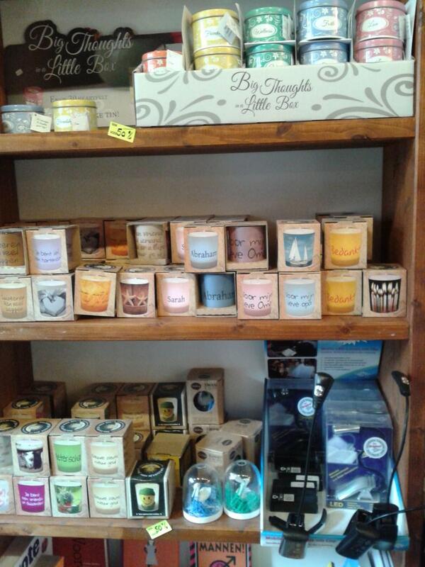 En dan gaan de #nonbooks weg voor 50%... #uitverkoop. Zat 21 juni laatste dag voor <a href="/Rozhanitsa00/">BoekhandelRozhanitsa</a>