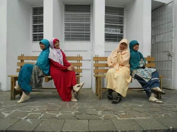 Para #Jilbaber lagi foto-foto karena mereka #GengBeneran miss U :* <a href="/acha_astecia/">Astecia P. Scofield</a> <a href="/attasurya/">Y U Y U N</a> <a href="/aish_fillah/">Lies Nur Aidanisa S</a>