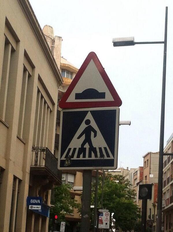 evamariaareval's tweet photo. "@LoMejorDeFB: ¡Te pueden abducir los ovnis en pasos de peatones! http://t.co/imax7x7UQT" @anitacarranco po que vengan ya jajajajaja