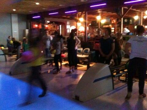 samenthuis's tweet photo. Gezellig op de bowlingbaan!! #meidenrulesss http://t.co/NQgkbMLwfJ