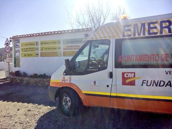 PCivil_VICAR's tweet photo. Ayer, 19 Junio. Herido un varón tras precipitarse de una altura de 5m aprox. en #LaGangosa #EmergenciasVícar http://t.co/DPthuvLBhg