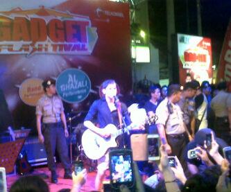 cimotnatha's tweet photo. Sama2, thx bali, thx BTC love you all "@ichaaendudd: AL , love bgt .. Mksh perfom nya :) ♥ http://t.co/PF8opCEU98"