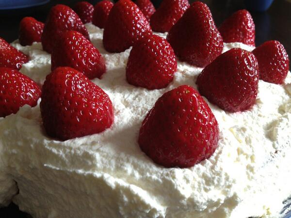albablomma's tweet photo. ケーキ美味しい!!^o^ http://t.co/vI1RPVptLq
