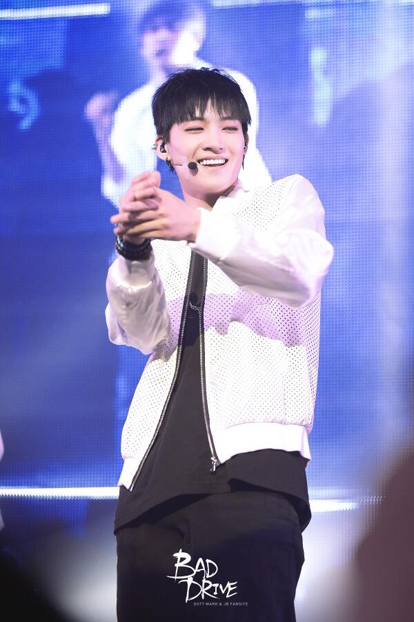 BadDrive_'s tweet image. 140618 #GOT7 #showcase  #JB 업데이트 했어요~ baddrive.net / 로그인은 이메일주소로 해주세요~