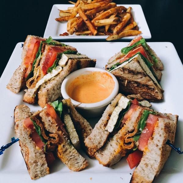 ChowDownDetroit's tweet image. Awesome vegetarian club sandwich from @ColorsDetroit ! "The panda"!🐼 #detroit #foodporn #vegetarian #tofubacon