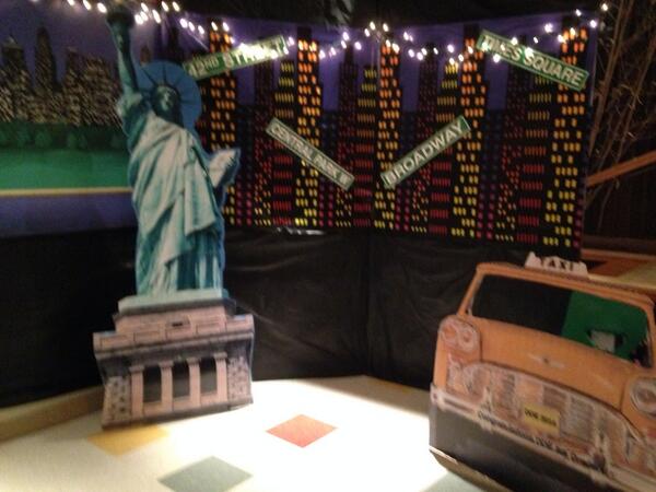 DdeMrsViel's tweet photo. 6th grade photobooth! It's a NY kinda party!! http://t.co/GlVnyTQLQ9