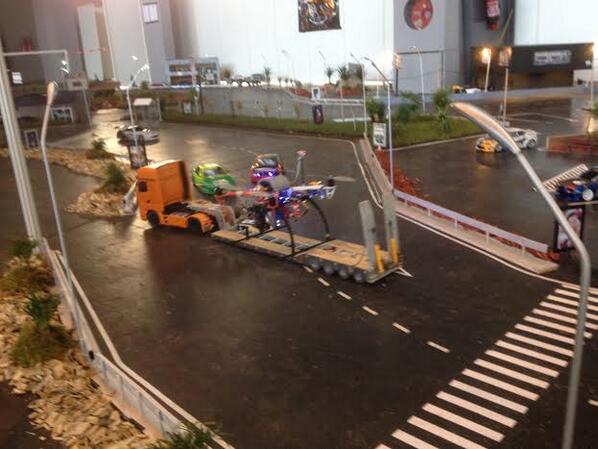 CivilDrones's tweet image. C'était hier : décollage de notre appareil depuis un camion RC au Mondial du #modelismeparis @ModelismeParis !