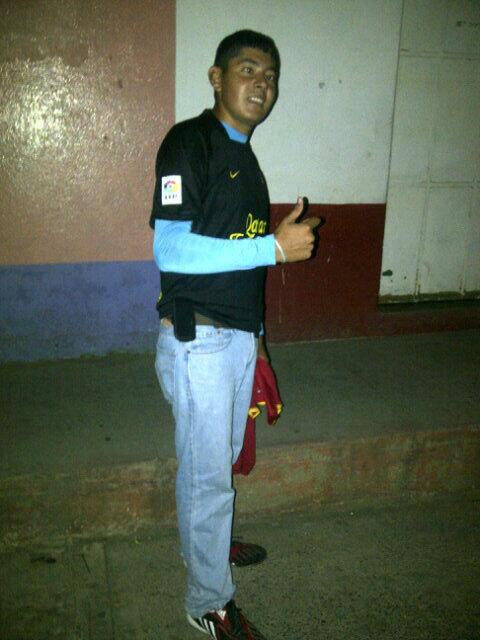 FarruO's tweet photo. Dspz d un partiido una pic pe http://t.co/O9cU3nMXfk