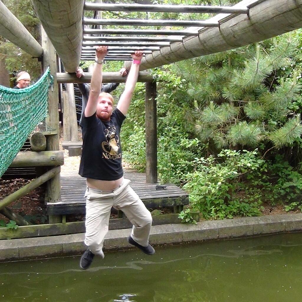 BqlbkraCcAACmhG.jpg:large