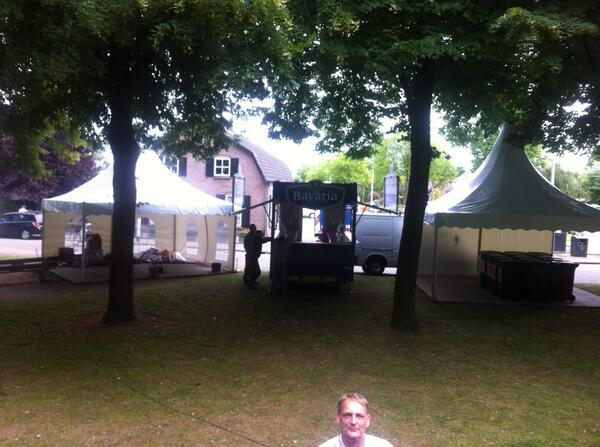Opbouw Zinderend Acht 2014 in volle gang. Lange Peer houdt alles nauwgezet in de gaten. #za2014