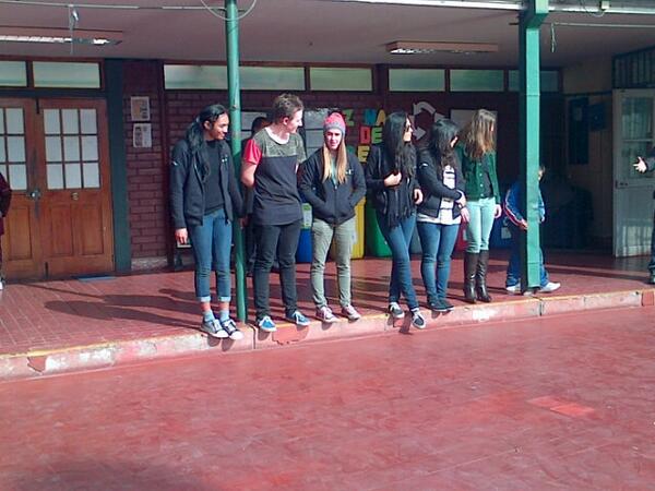 IndepDaem's tweet photo. Jóvenes de Nueva Zelandia comparten en intercambio cultural en escuela Nueva Zelandia http://t.co/PrhXFORQNW