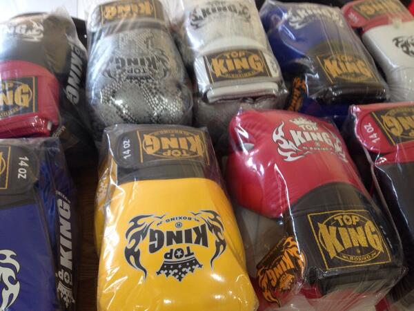 Thai_Liverpool's tweet photo. Top king gloves for sale http://t.co/ZmPNodw3ht