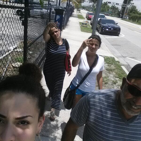 I_GivesN0Fuck's tweet photo. This family tho >>>RT"@soleilsantiago: Squad up #FuckYoClique http://t.co/CmhcbLnhmH"